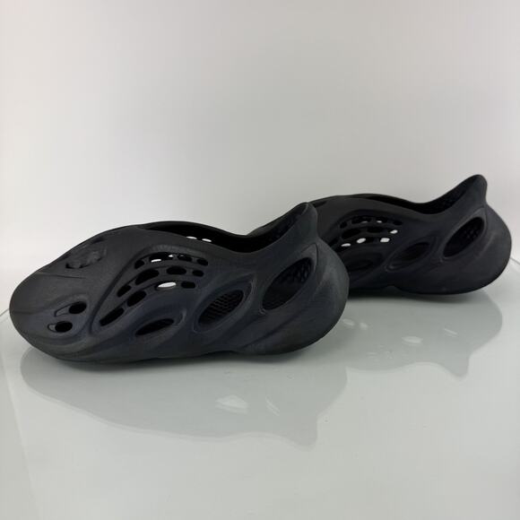 Yeezy Adidas Foam Runner Shoes Mens Size 8 US Navy Slip On Comfort Casual Slides - Picture 1 of 9